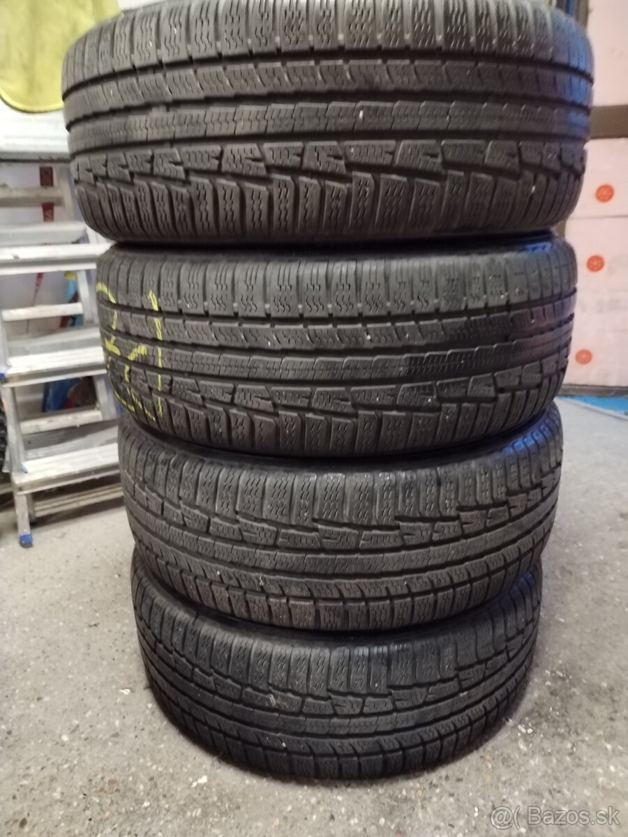 Predám zimné pneumatiky Nokian 215/55R17 98V XL