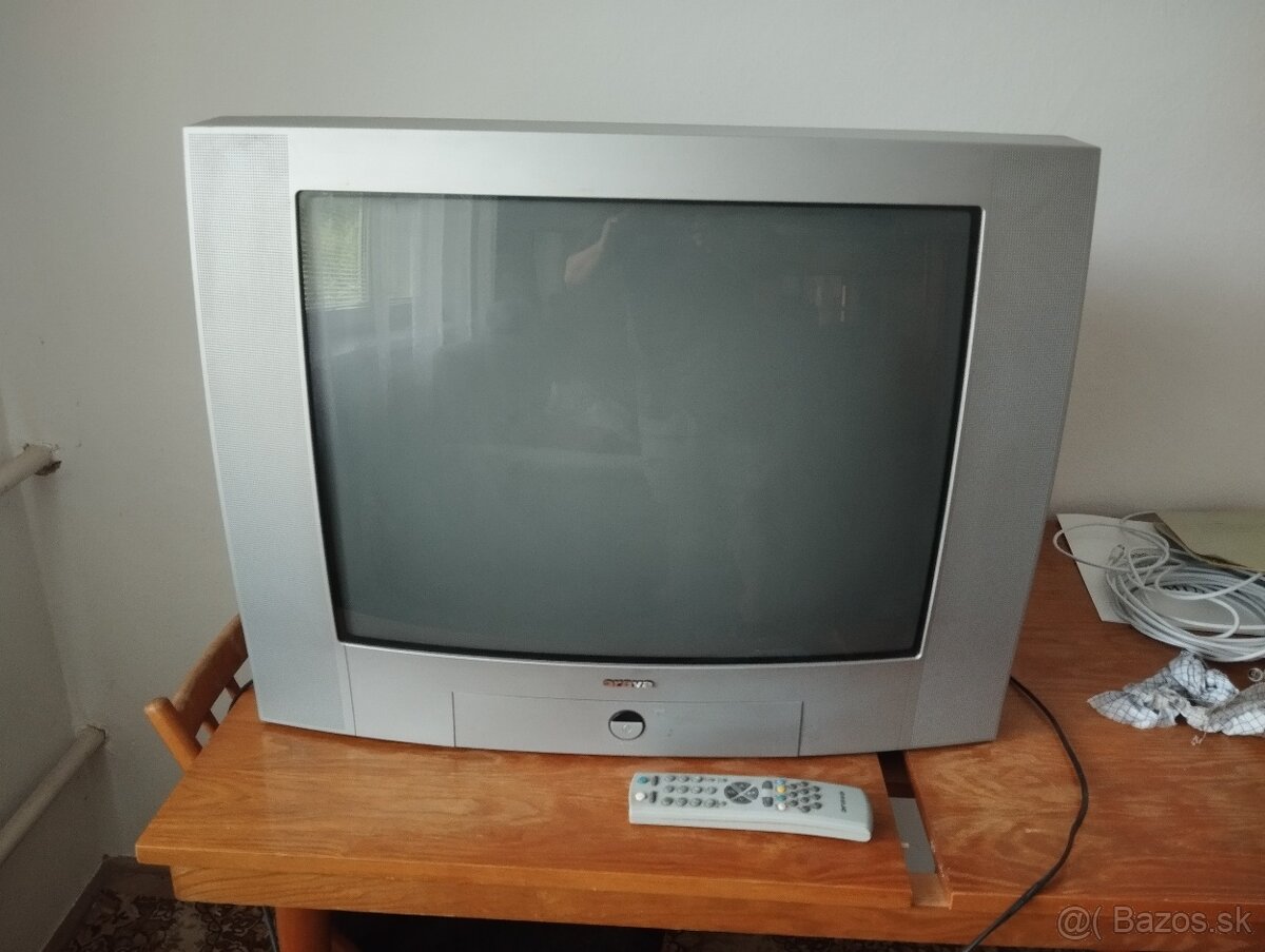 CRT televízor Orava 70 cm.