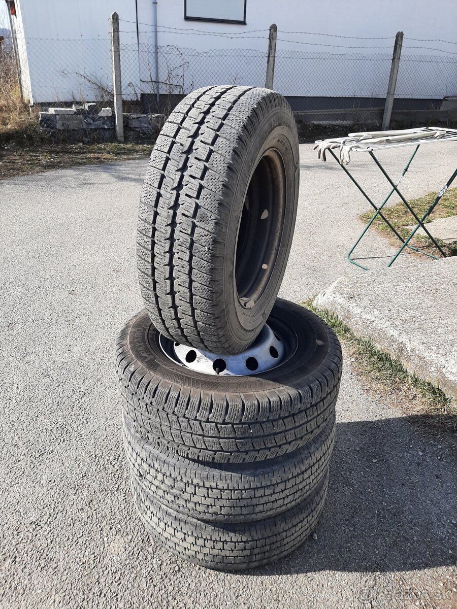 215/70r15C 4x na diskoch