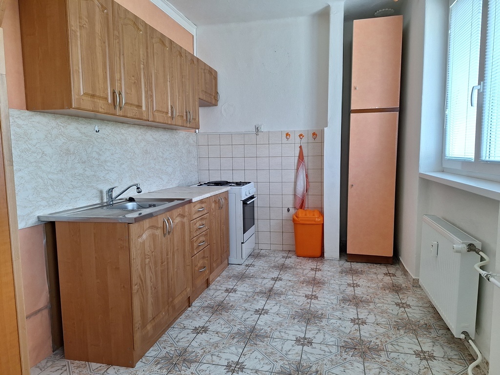 Predám 2 iz. byt s balkónom (57 m2), ul. Rožňavská, RS