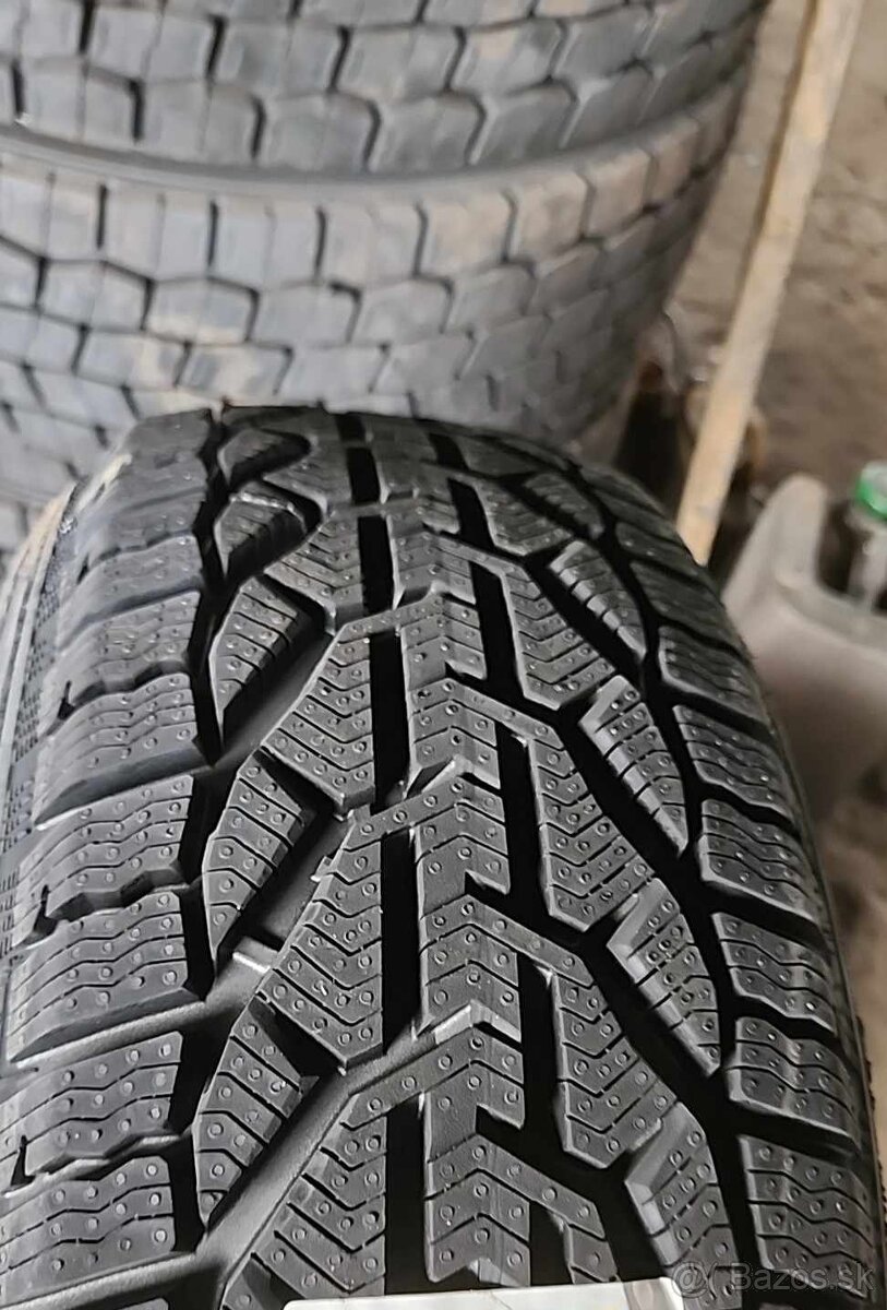 Taurus 205/55 R16 WINTER [94] H XL