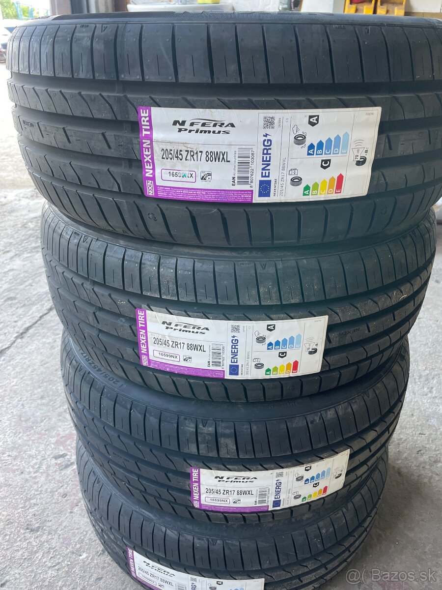 205/45 R17