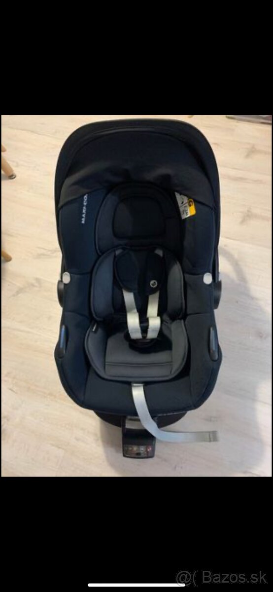 Vajíčko Maxi Cosi Cabriofix I-Size spolu s Isofix základňou