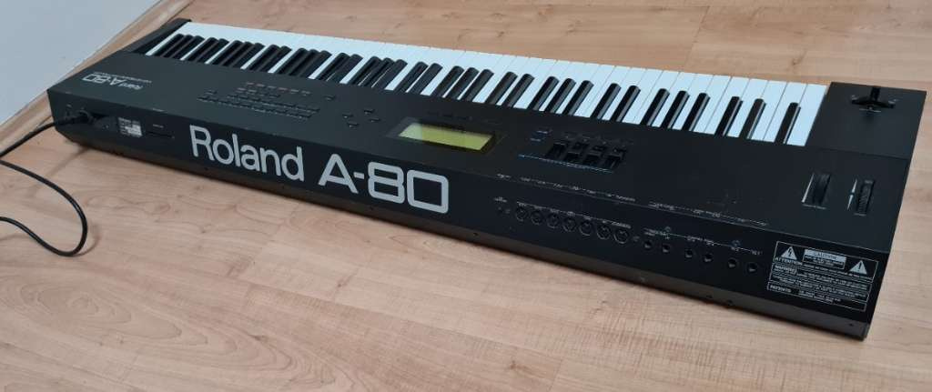 Predám  ROLAND A-80 88-KEY MIDI KEYBOARD CONTROLLER