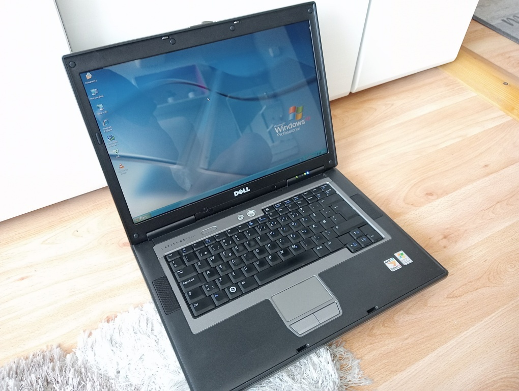 predám Dell latitude D531 / 2gb ram / 250gb hdd / Windows xp