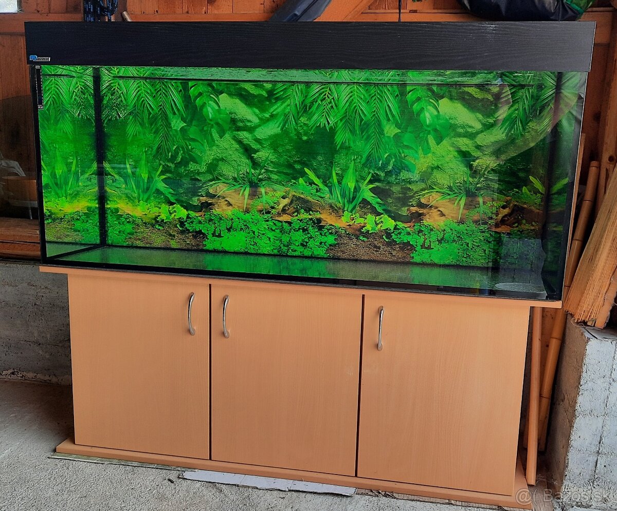 450 litrové akvárium + skrinka + ext.filter + svetlo
