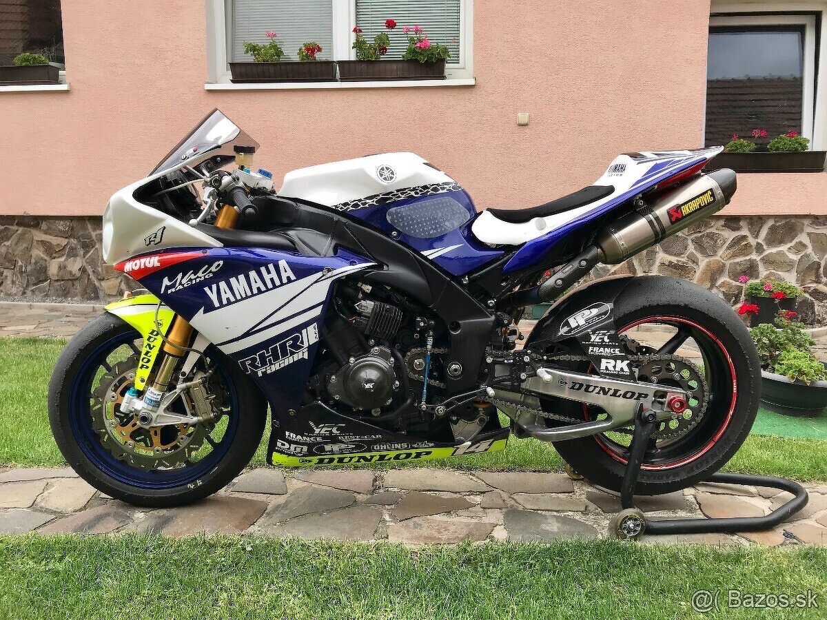 YAMAHA R1 SUPERBIKE