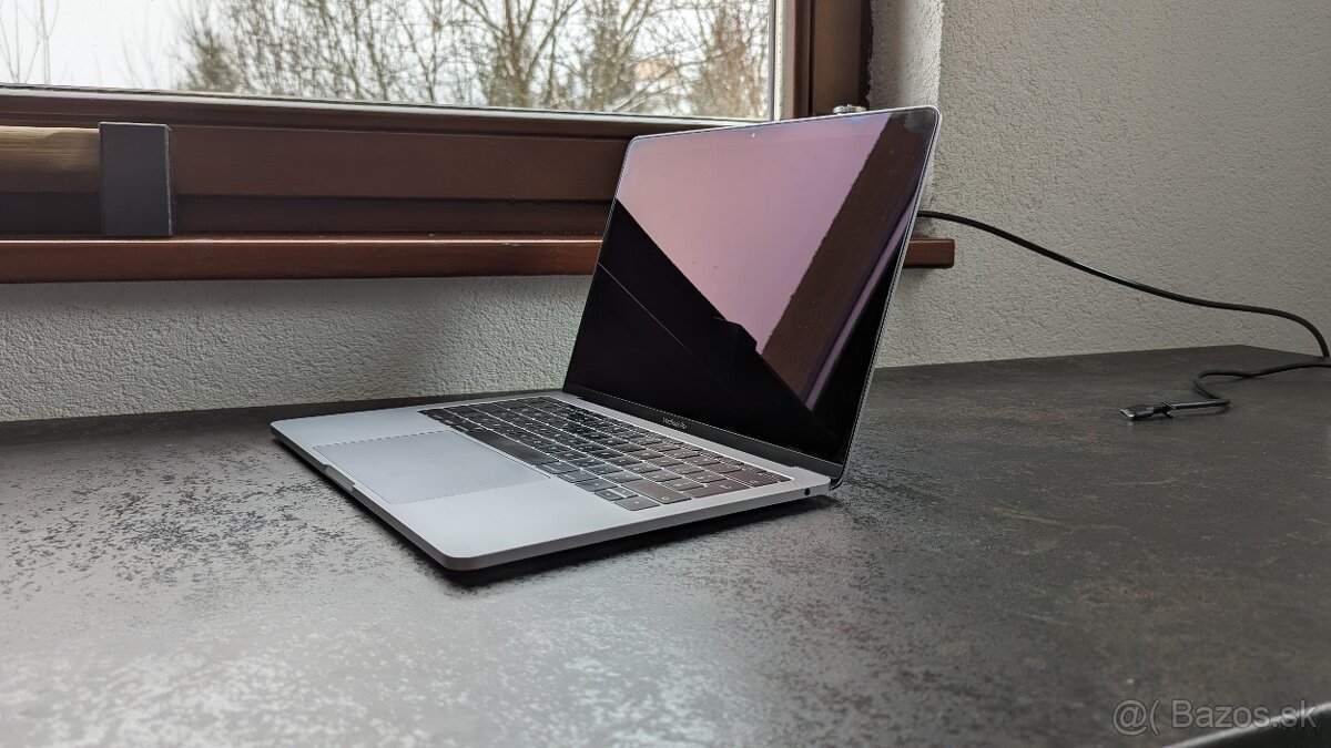 MacBook Pro 13" (2017), 8GB RAM, 128GB SSD – Výborný stav