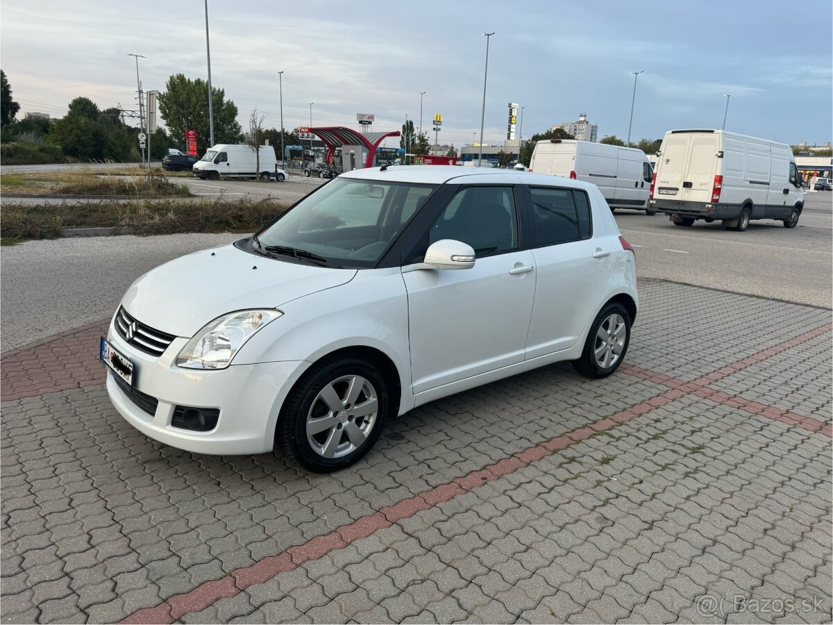 Predam Suzuki Swift 1,3 benzin black&white