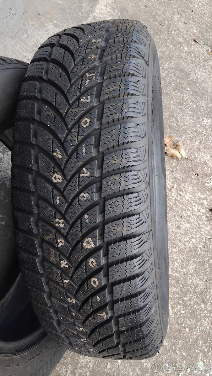 1ks.nova zimna pne.Maxxis (215/70r16