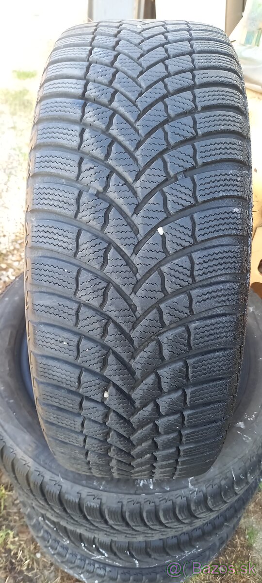 Predám zimné pneu Bridgestone 205/55r16