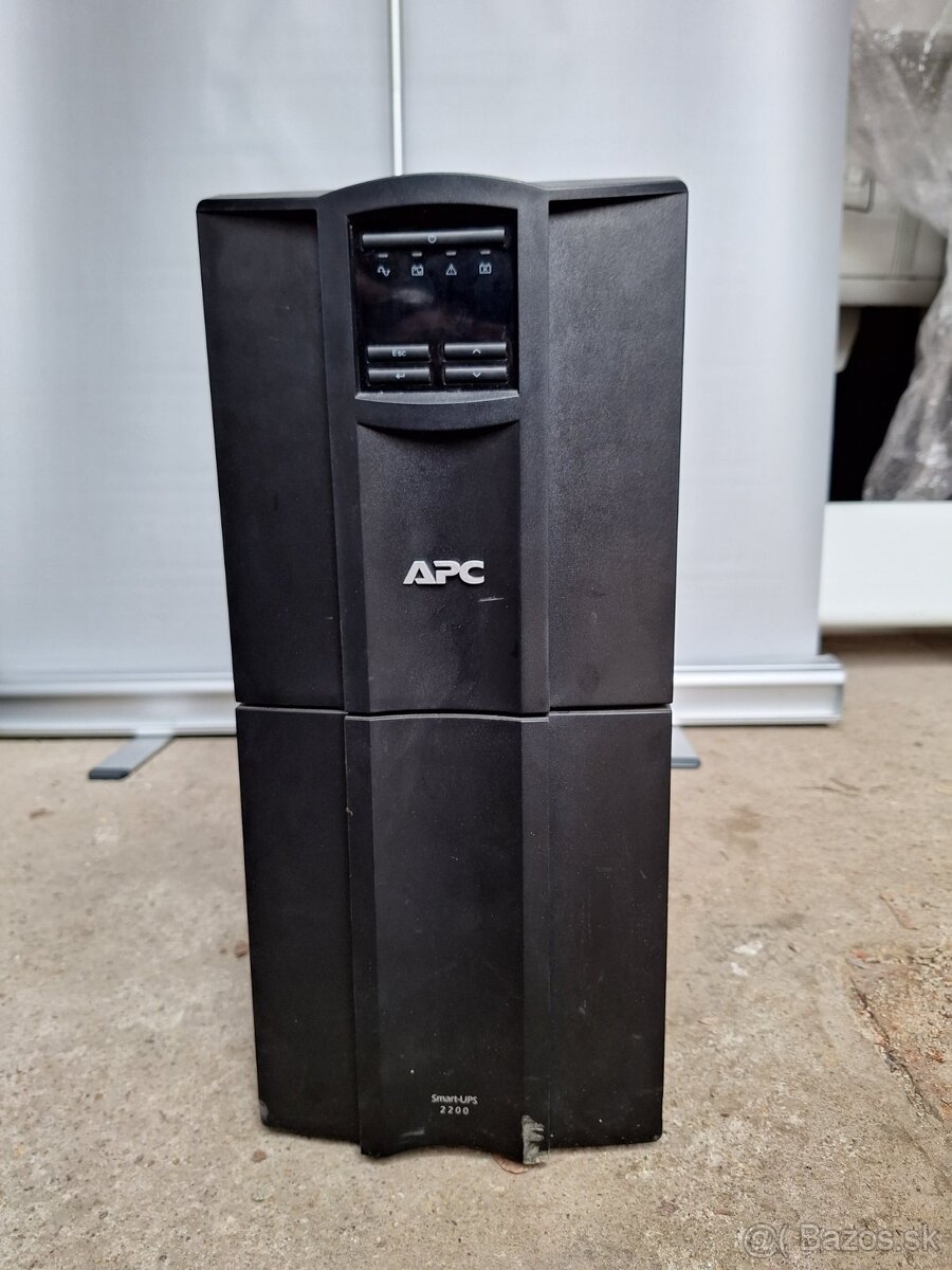 predam záložný zdroj APC Smart-UPS 2200VA LCD