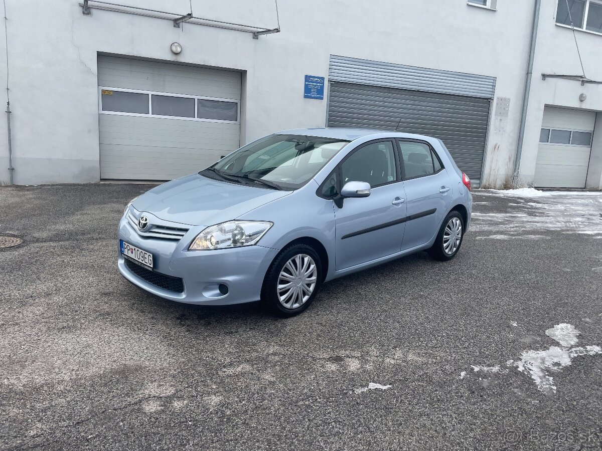 Toyota Auris 1.3 benzín 73kw 2012