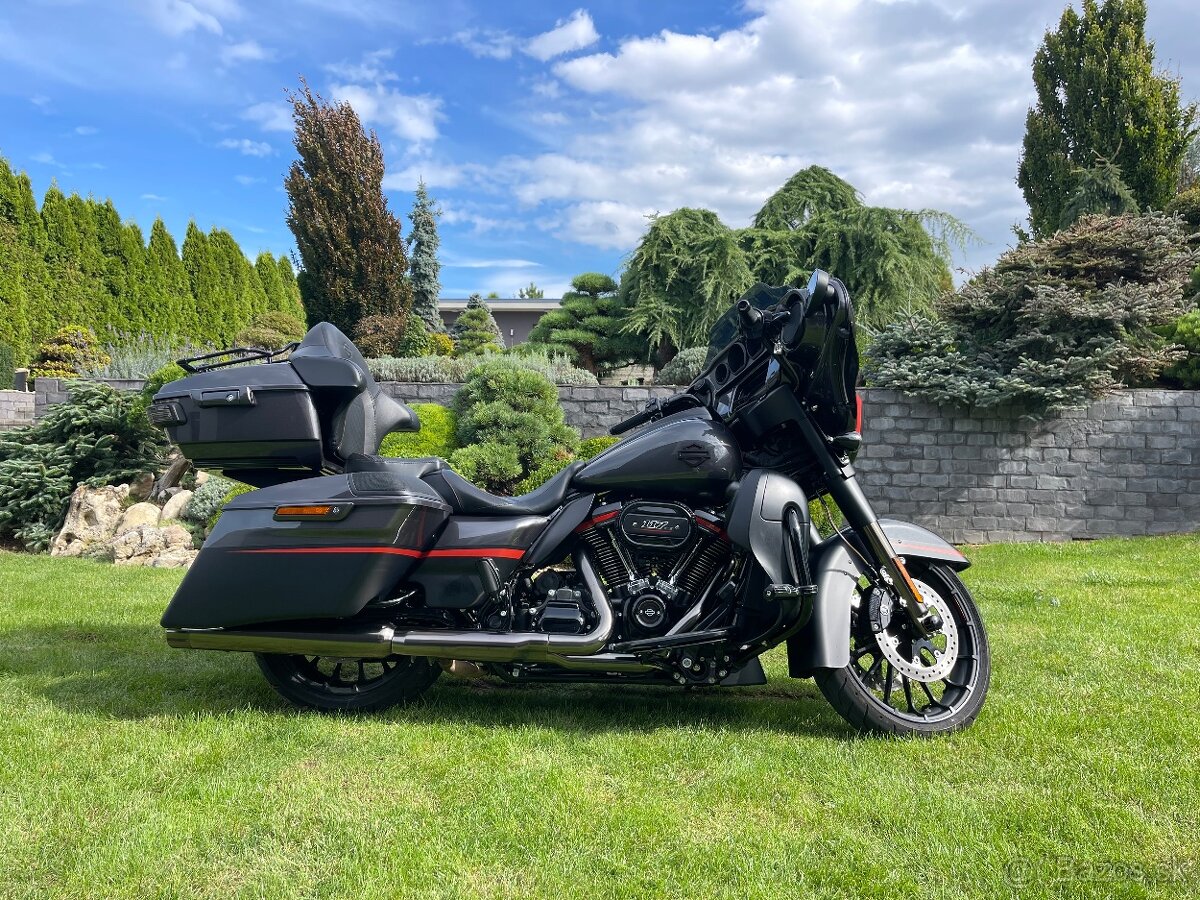 Harley-Davidson Street Glide CVO FLHXSE