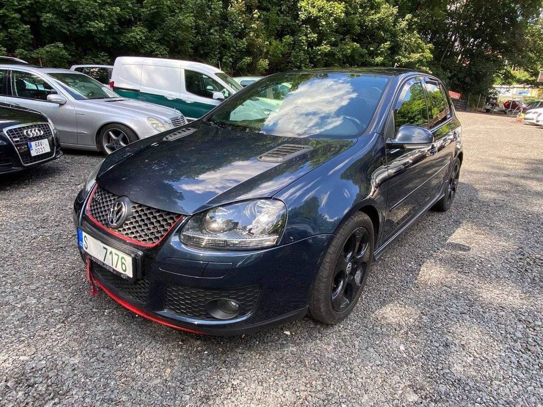 Volkswagen Golf GTI 2.0TFSI 147kw pano klima výhřev STK 9/25