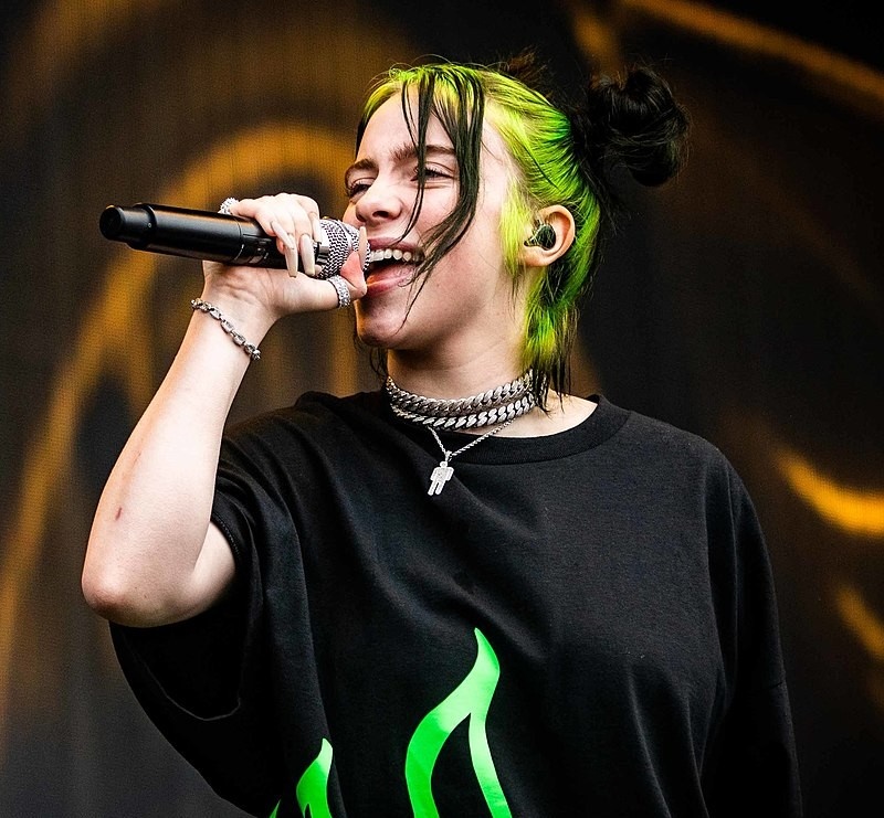 Billie Eilish Praha 3 vstupenky na sezení sektor 111