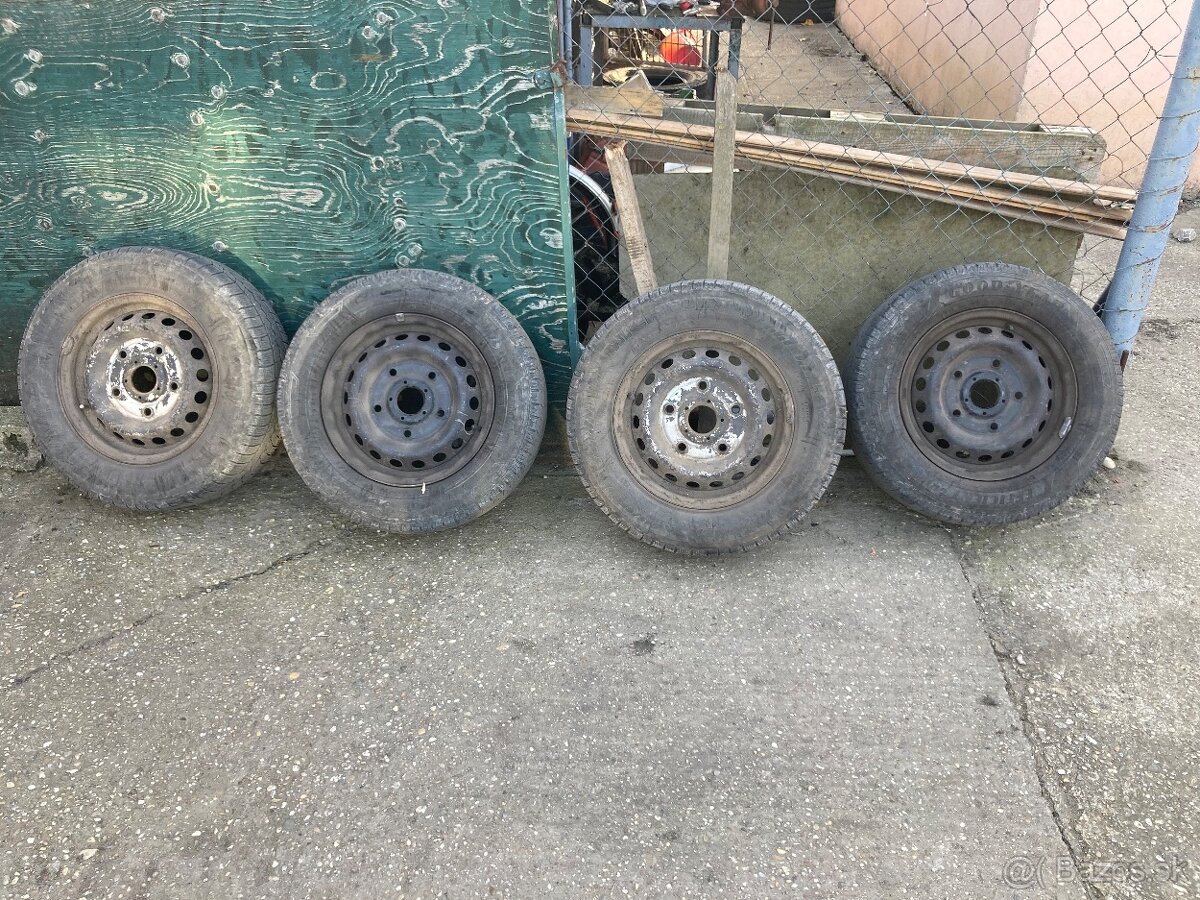 215/65r15c