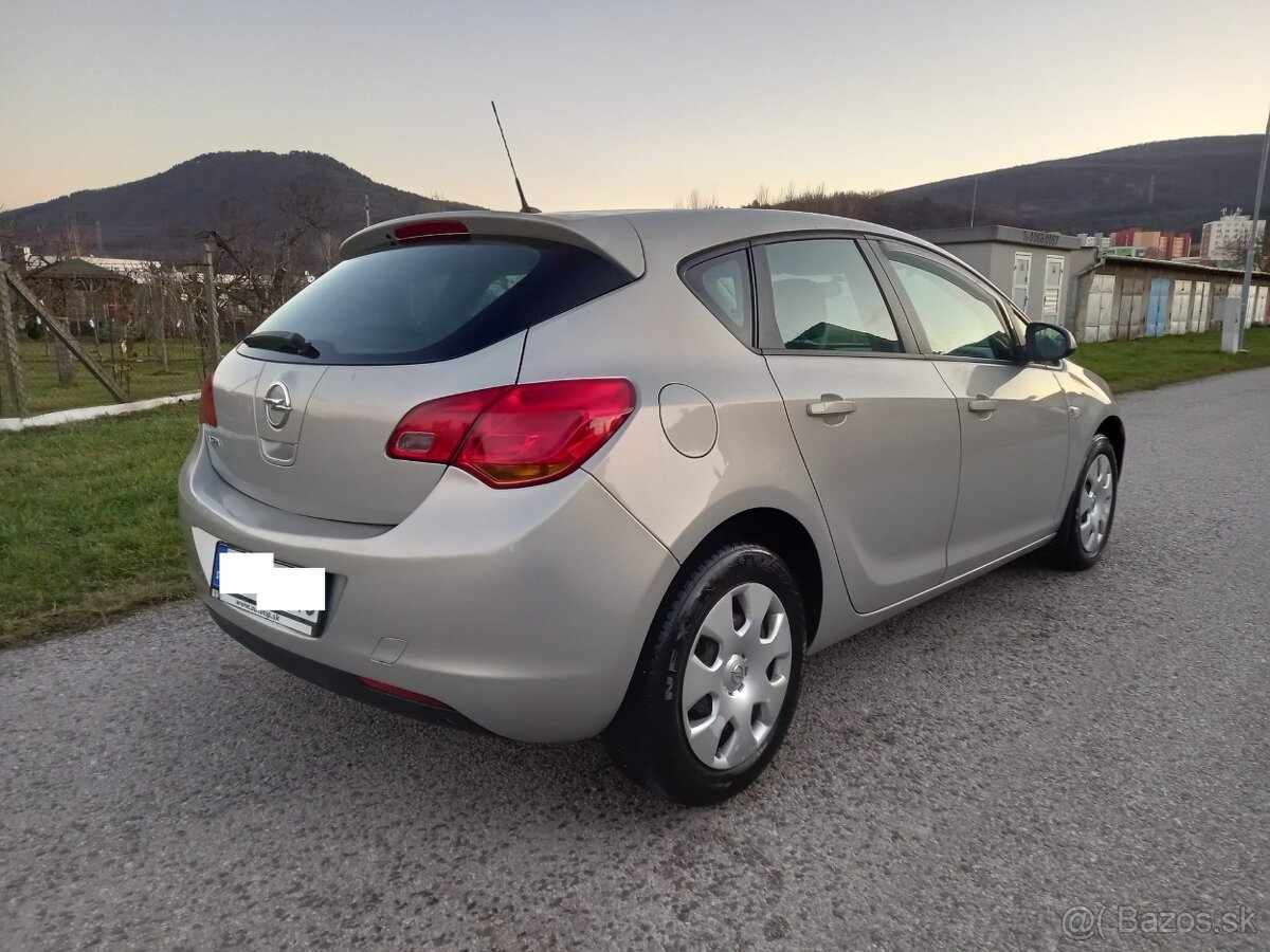 Opel Astra J 1.4 16v 74-Kw (101Ps) Comfort-line