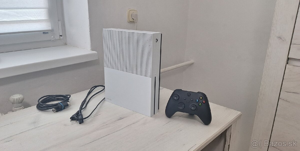 Xbox One S 1TB + Series X|S Ovládač