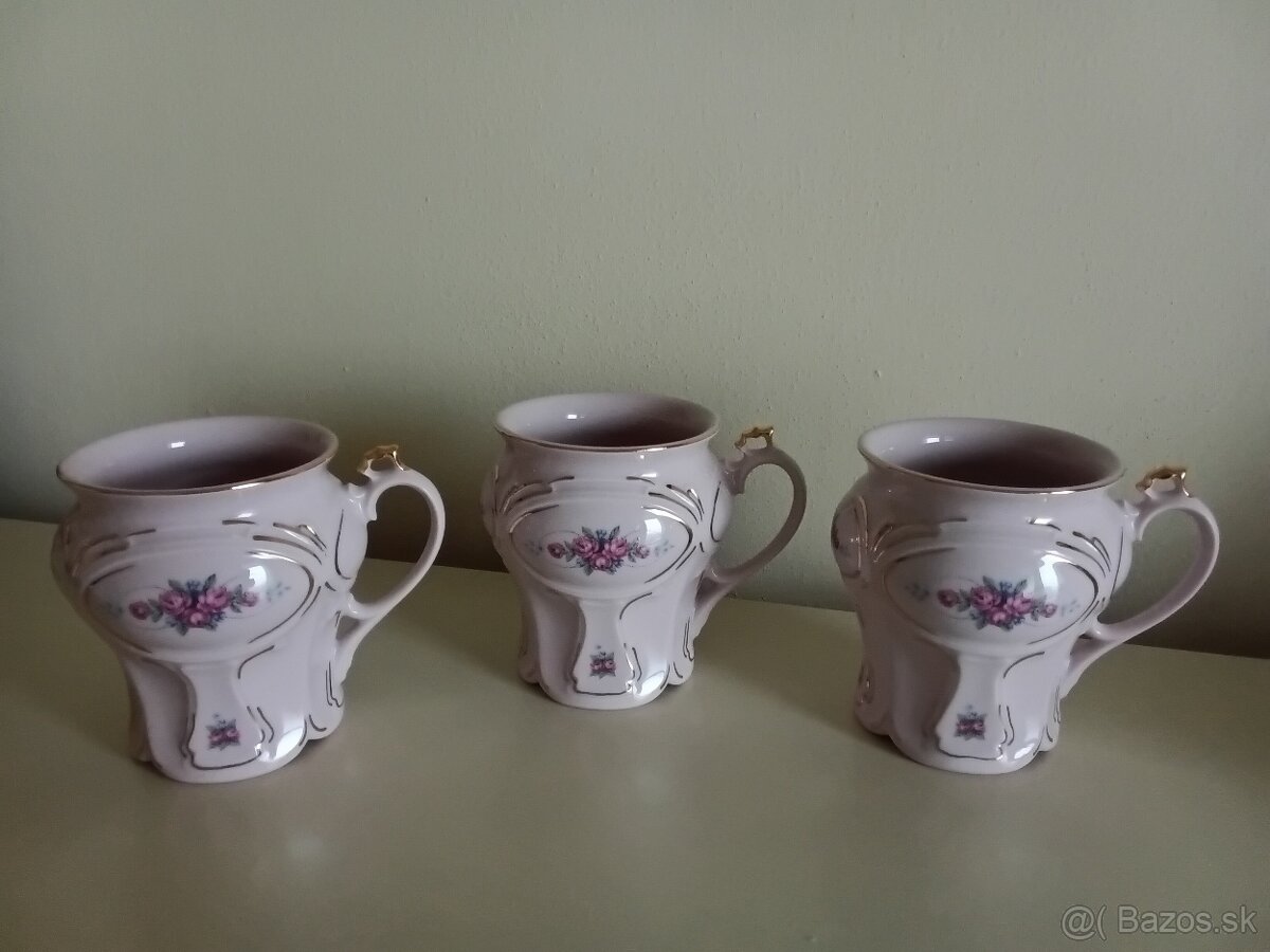 Hrnčeky z ručne maľovaného karlovarského porcelánu