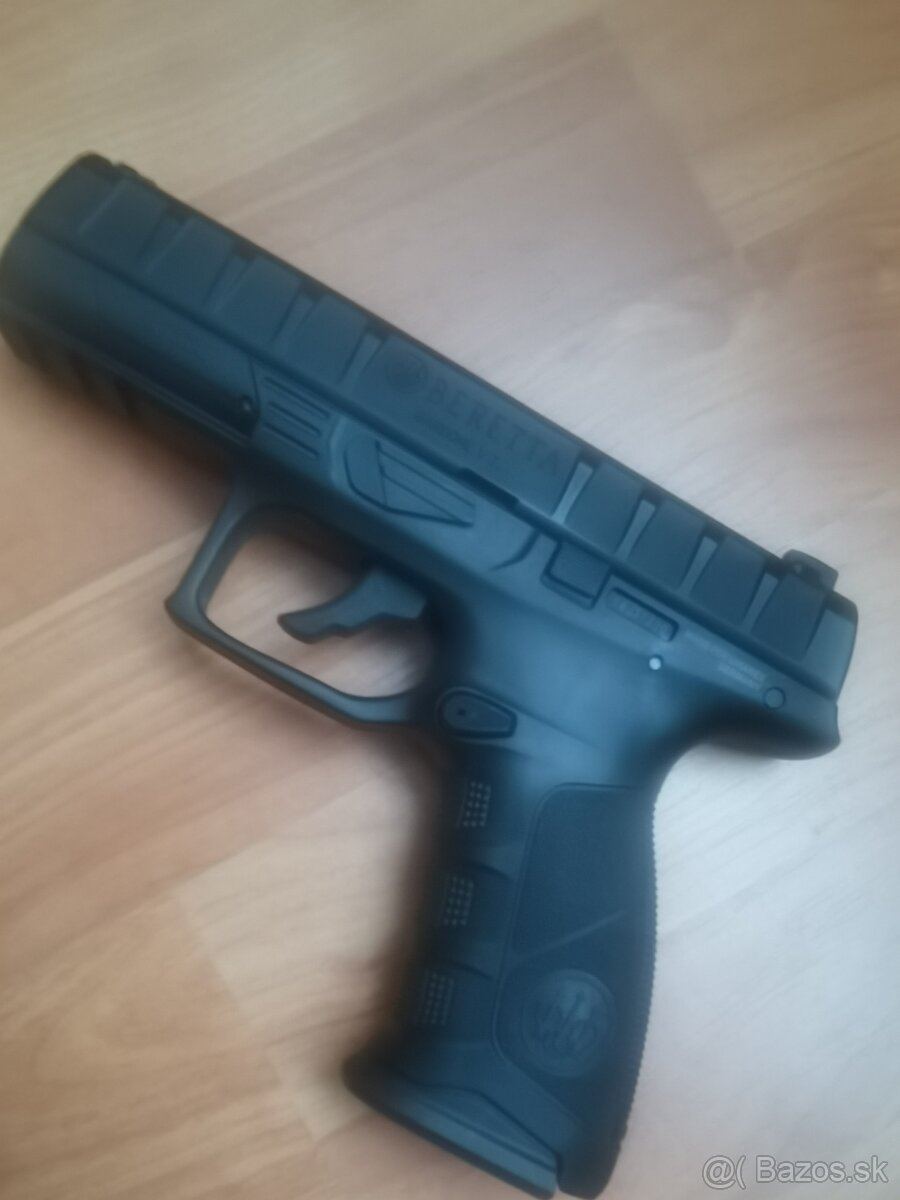 Pištoľ CO2 Beretta APX čierna kal. 4,5mm BB