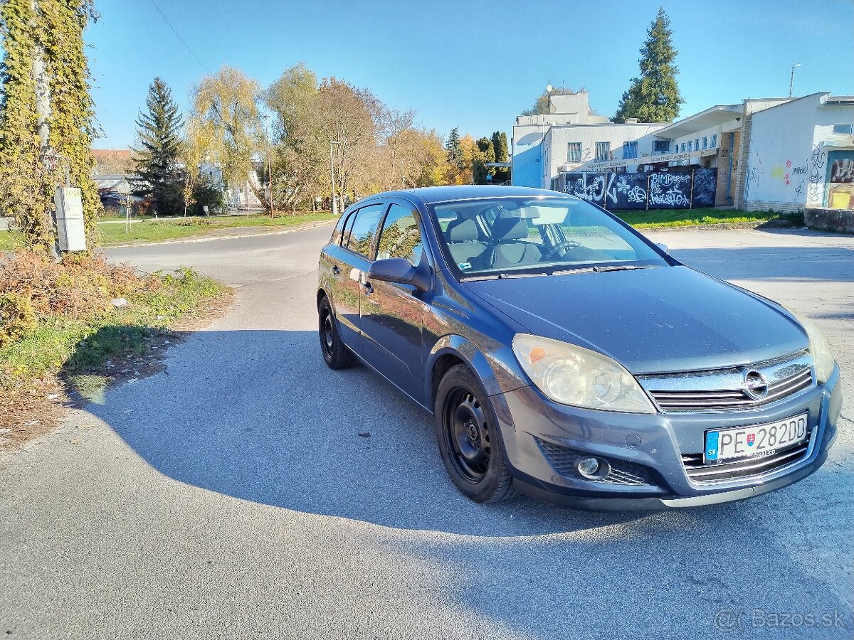 Pekný Opel Astra H 1,6 85 Kw benzín /LPG -plyn bez korozie