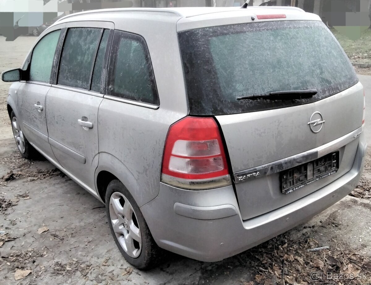 Opel Zafira B 2008 predám PIATE DVERE, DVERE, NARAZNÍK, KAPO