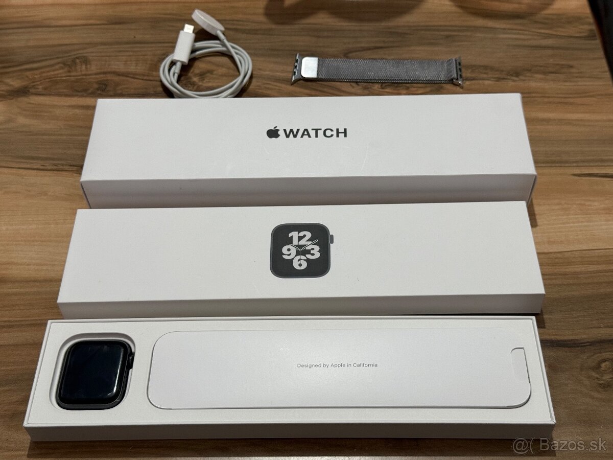 Predám Apple Watch SE 2020 44mm Malé známky opotrebovania