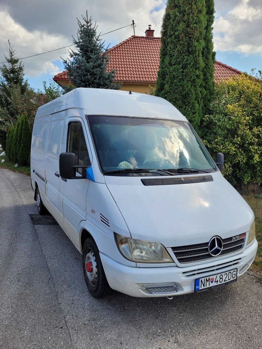 Mercedes sprinter.