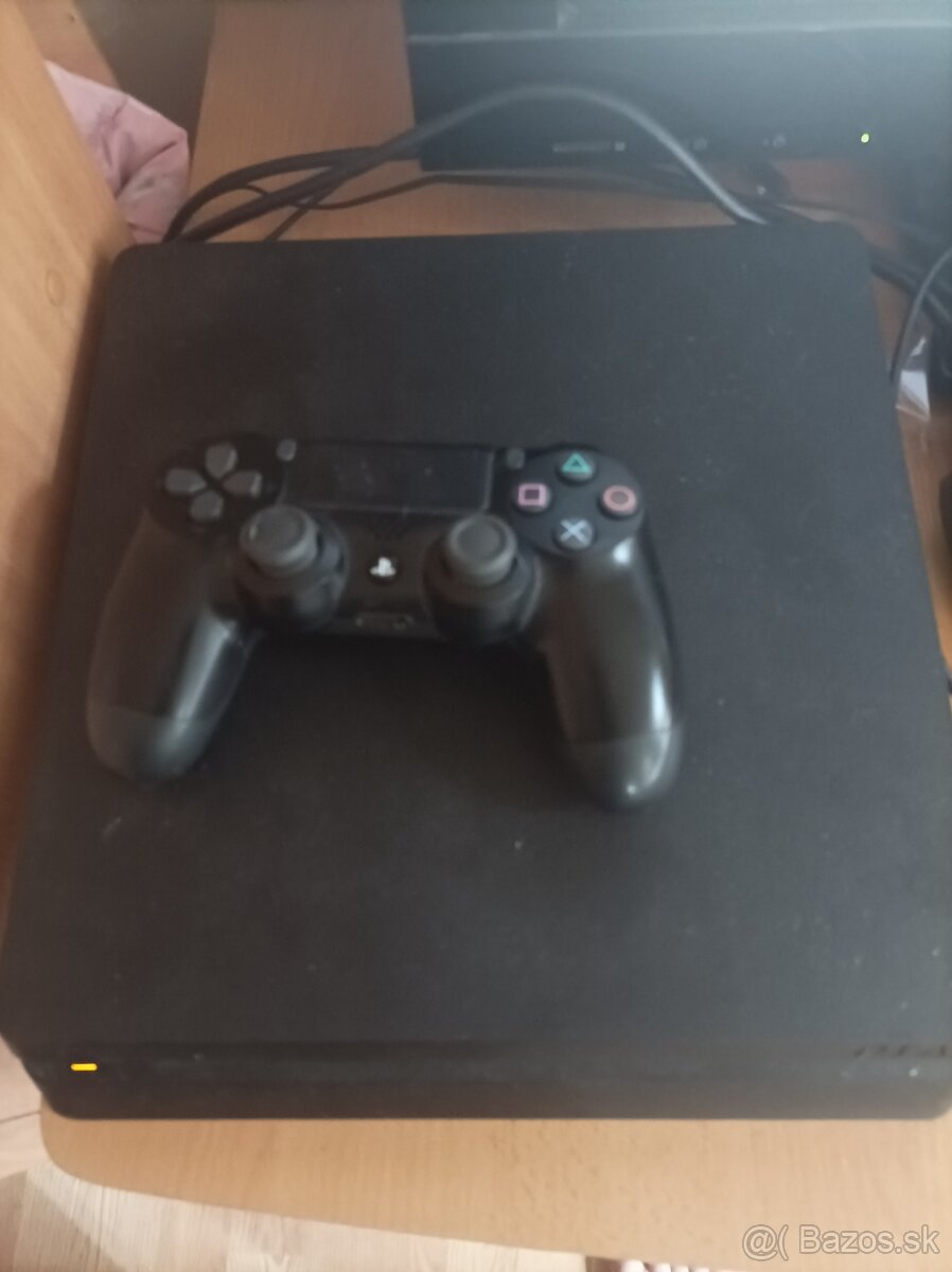 Predám PS4 slim výbornom stave