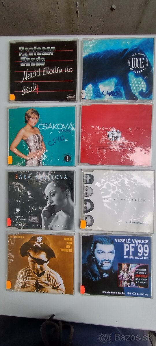 Predám CD single kus 10 eur.