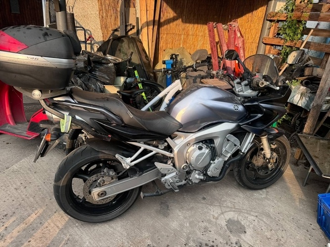 Predám jazdenú motorku Yamaha Fz6,72kw 2004.