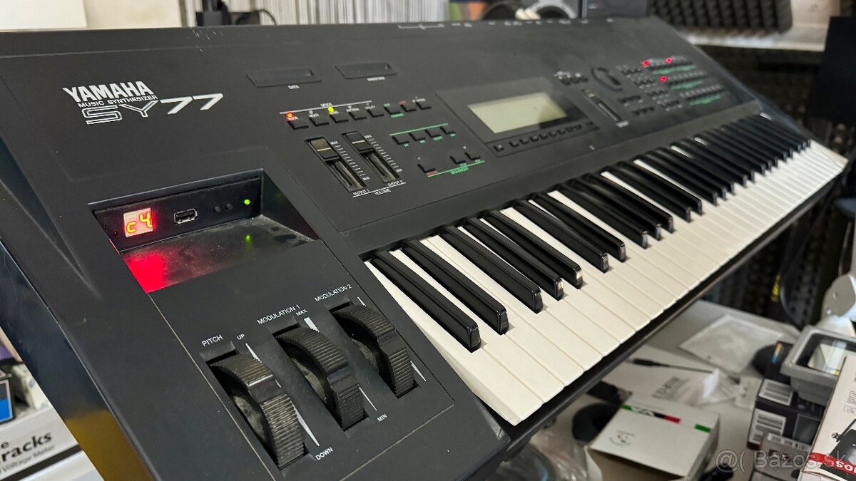 Syntetizátor Yamaha SY77 + USB čítačka