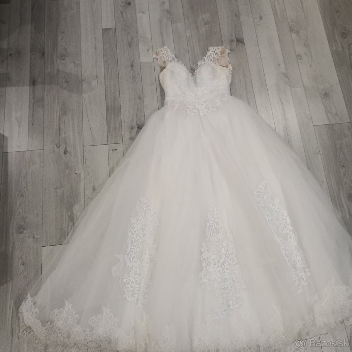 Princeznovske svadobné šaty