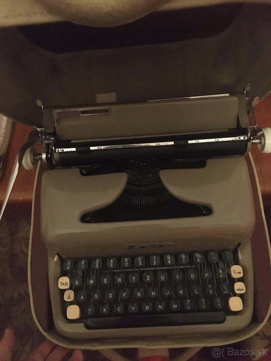 Kufrikovy písací stroj Zeta
