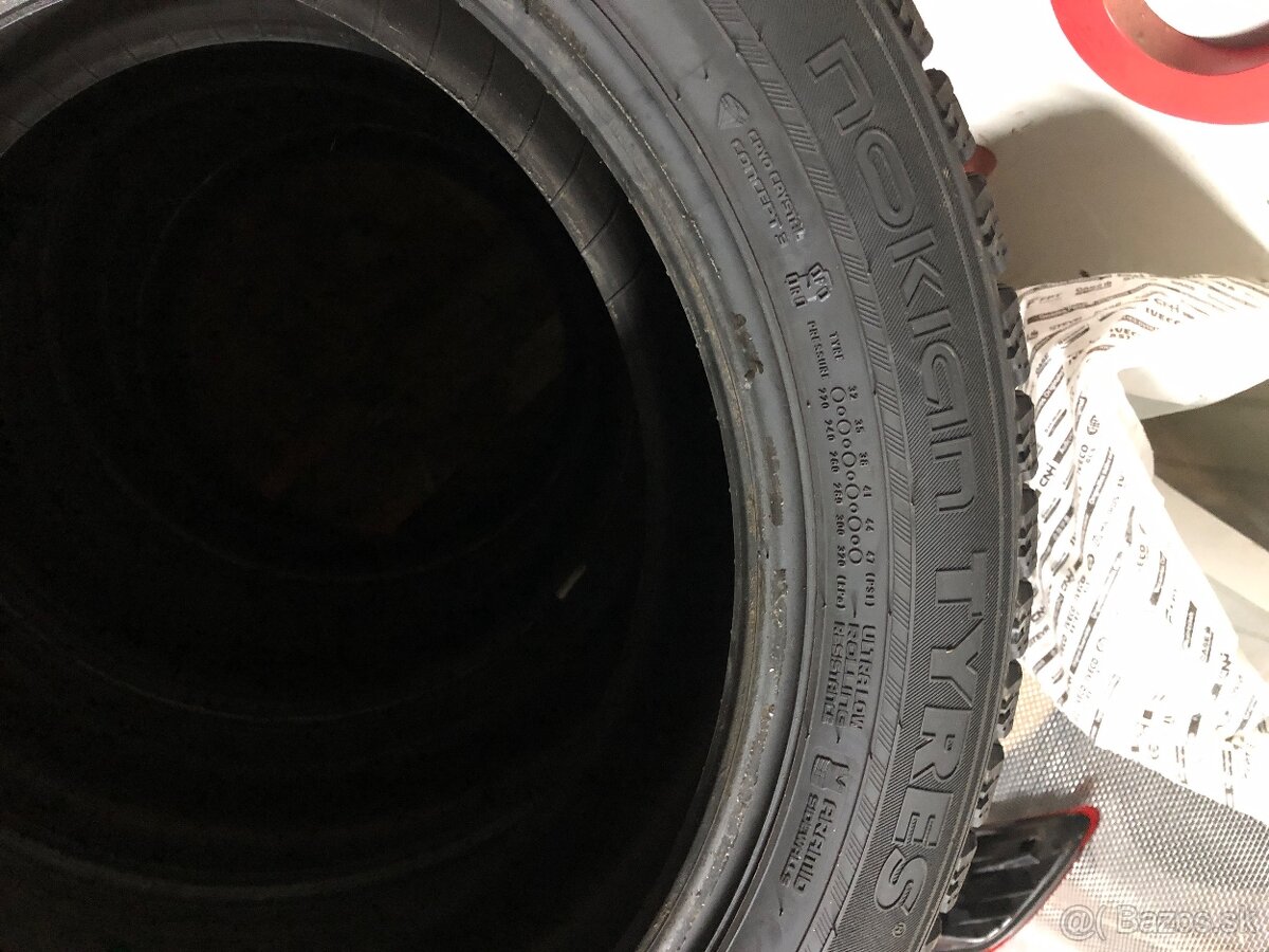 NOKIAN 235/50R19 Zimné