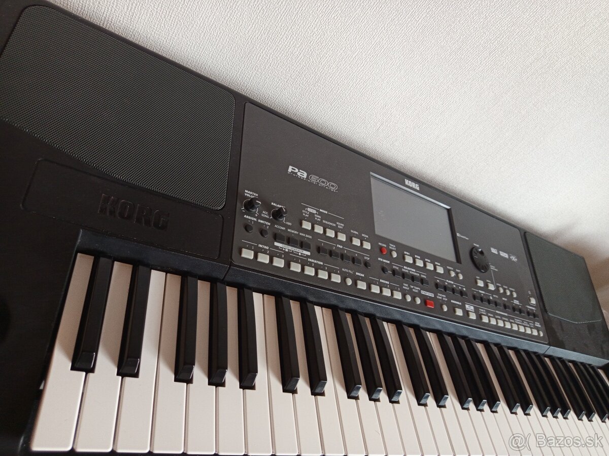 Korg Pa 600