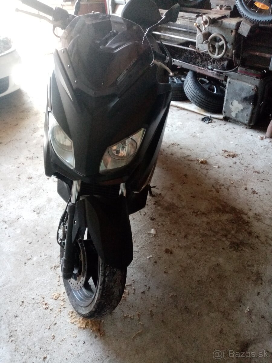 Predám skúter Yamaha 125 x-max