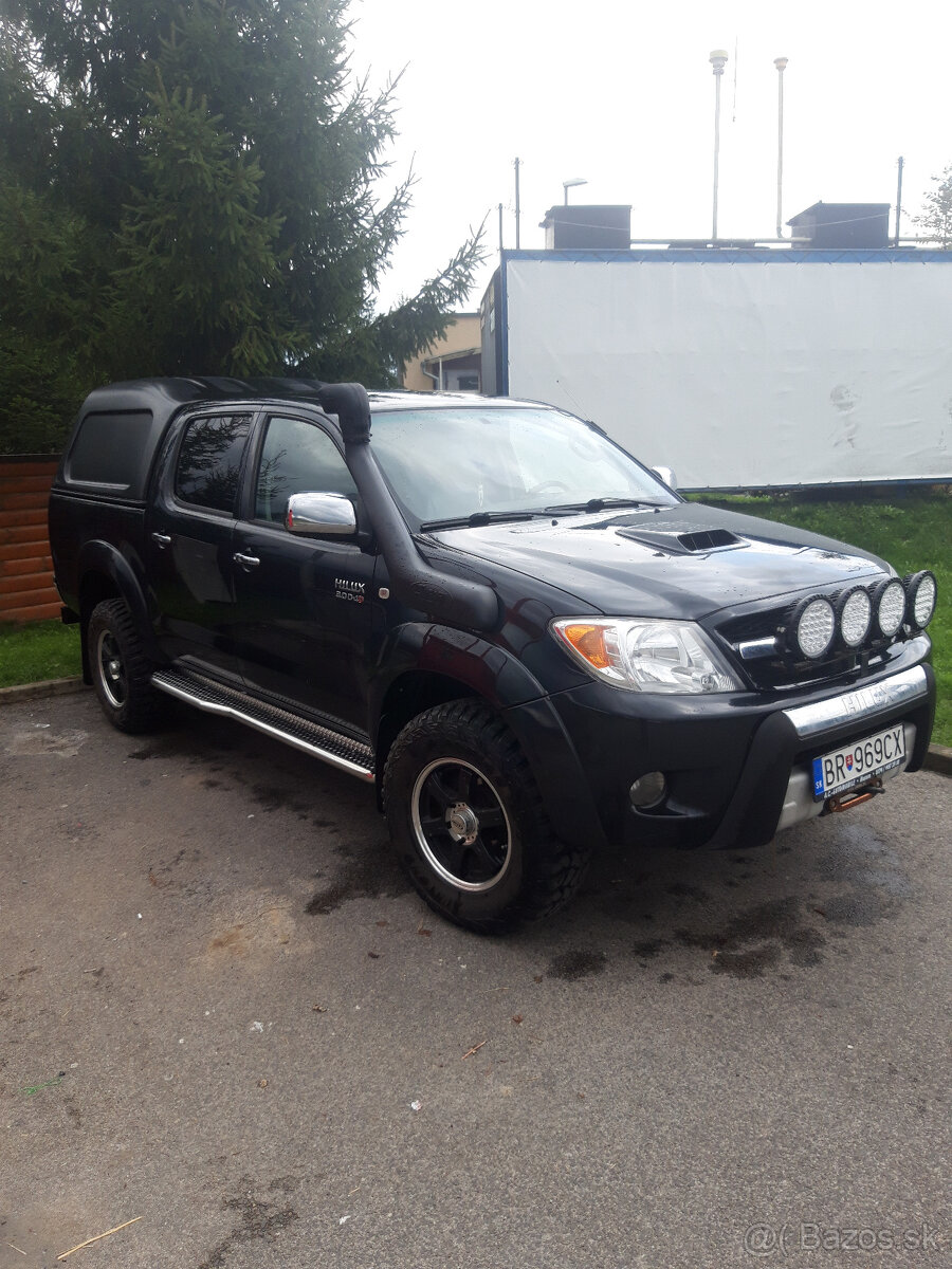 Predám Toyotu Hilux 4 WD 3.0TD 126,0 KW