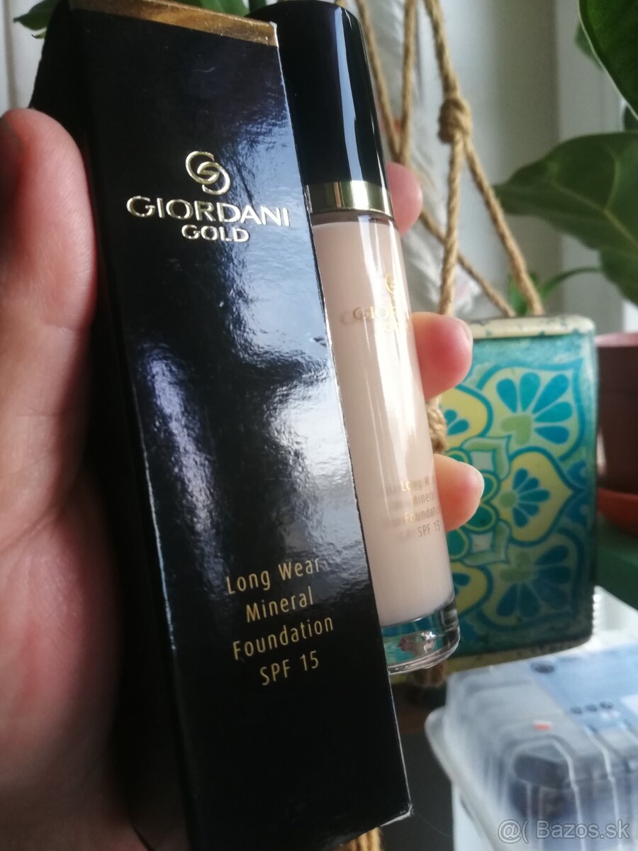 Dlhotrvacny make up s minerálmi Giordani gold