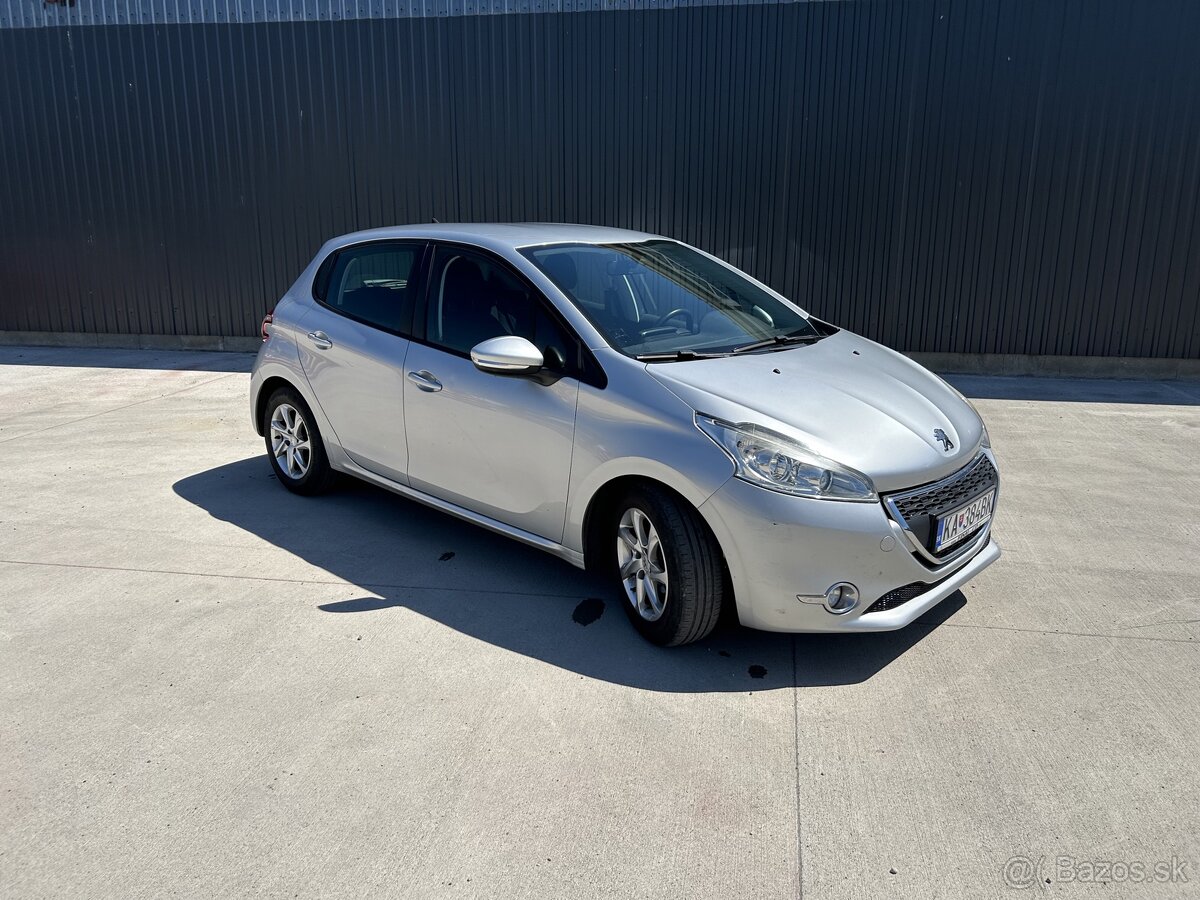 Peugeot 208 11/2012