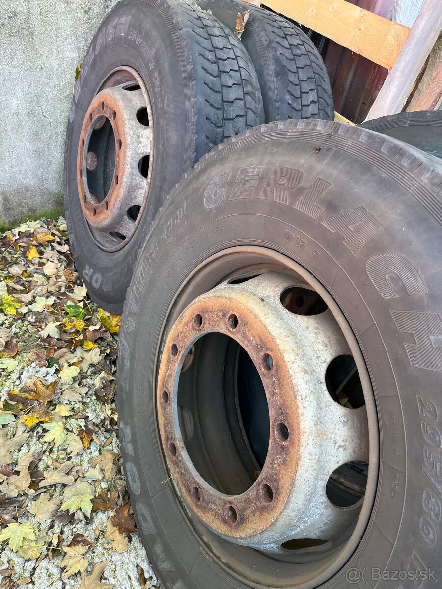 295/80 r22.5 na diskoch