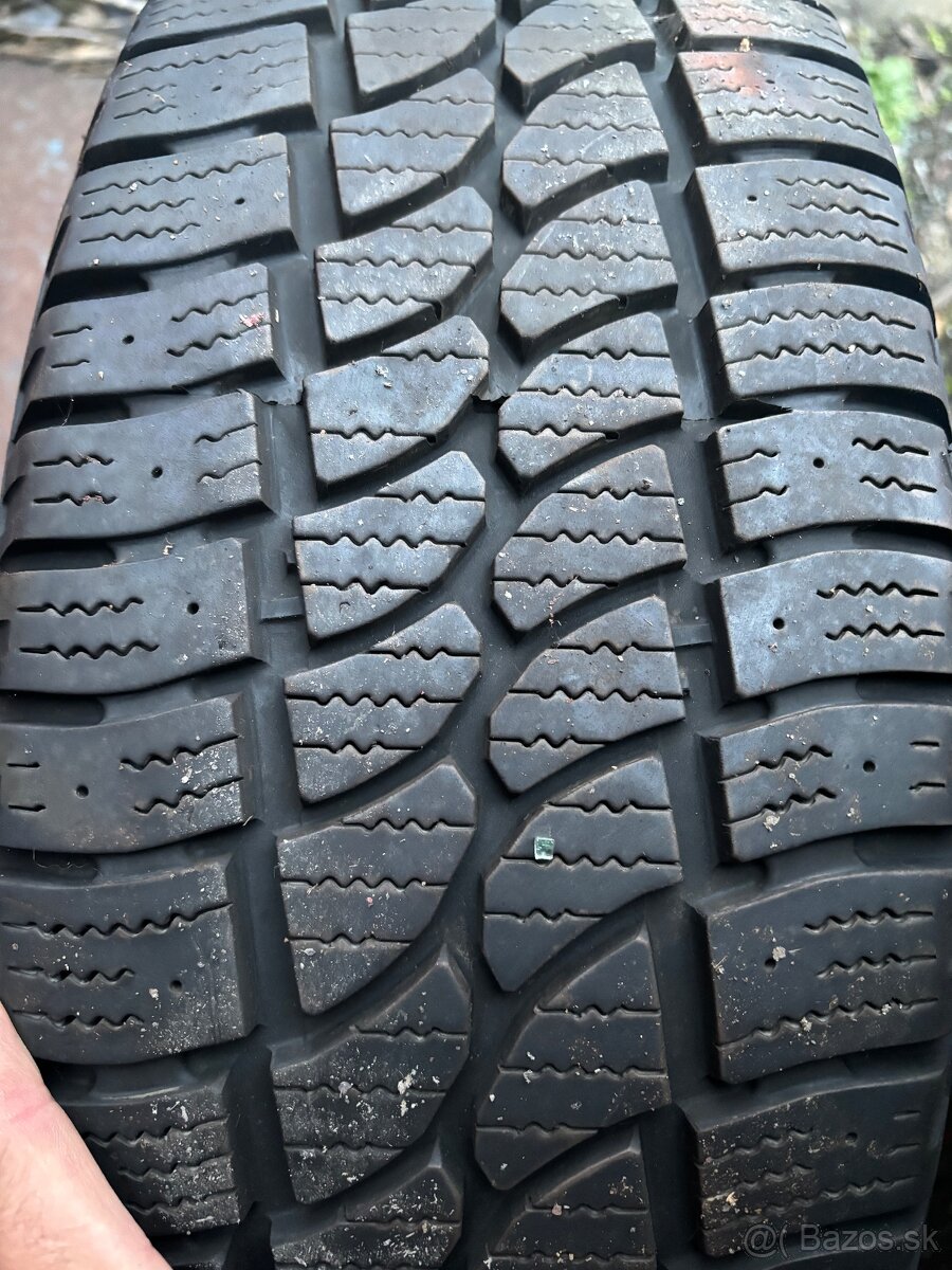 Zimne pneu.235/65R16 crafter