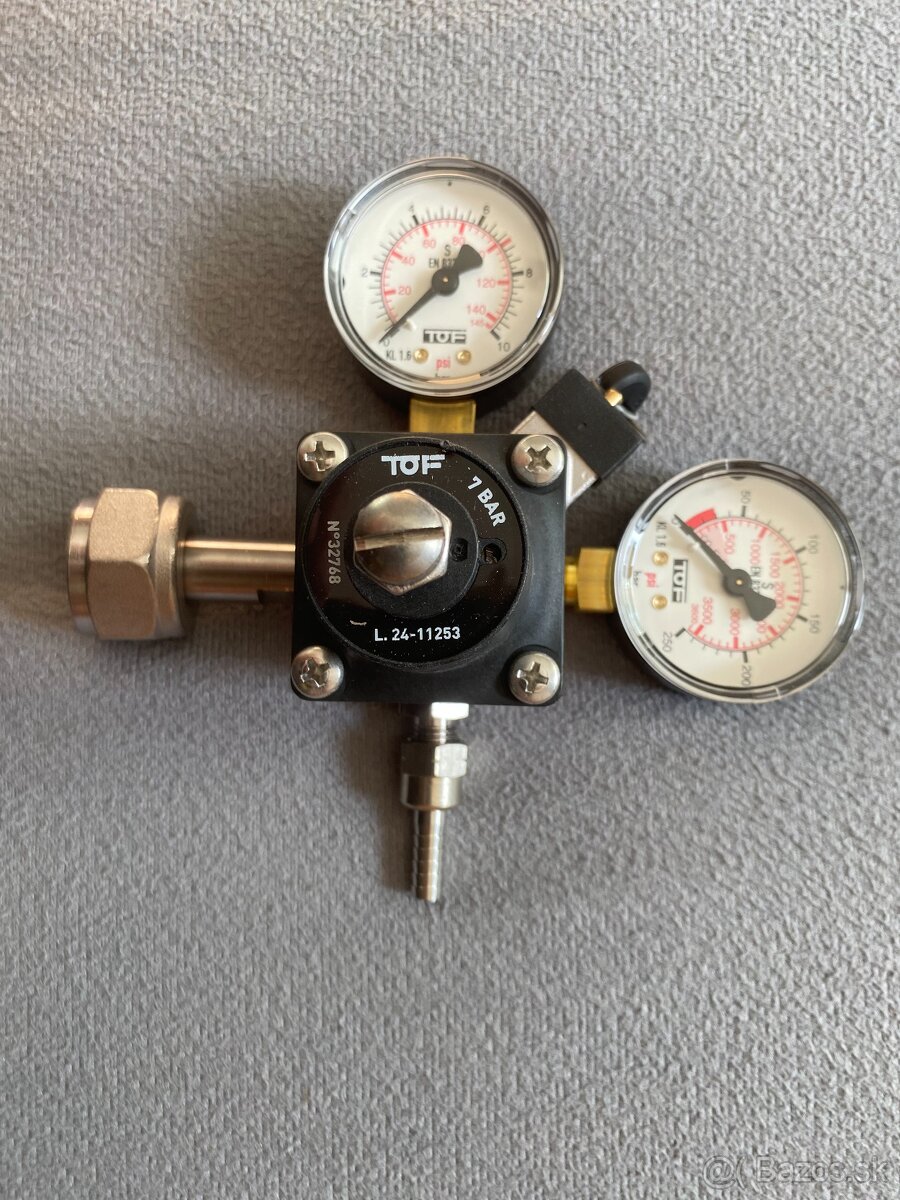 Regulator tlaku CO2 - hodiny