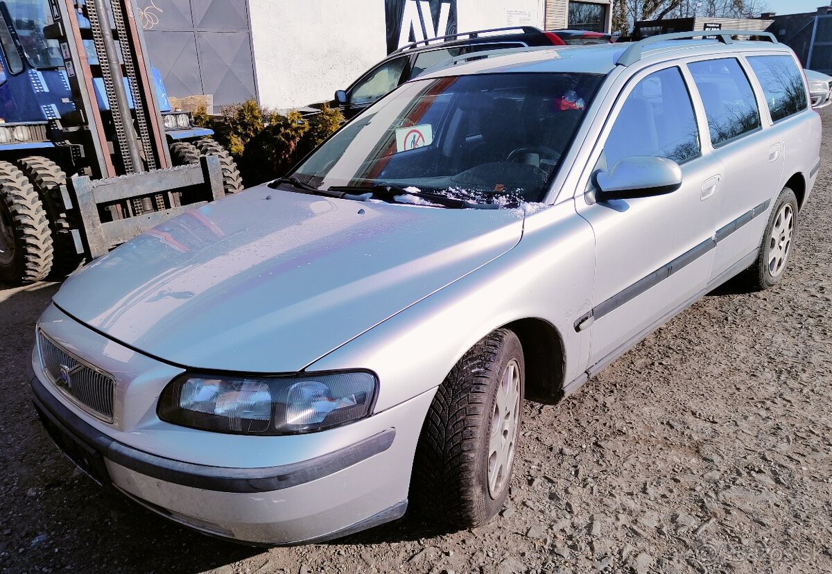 Volvo V70II D5 120kw - Náhradní díly