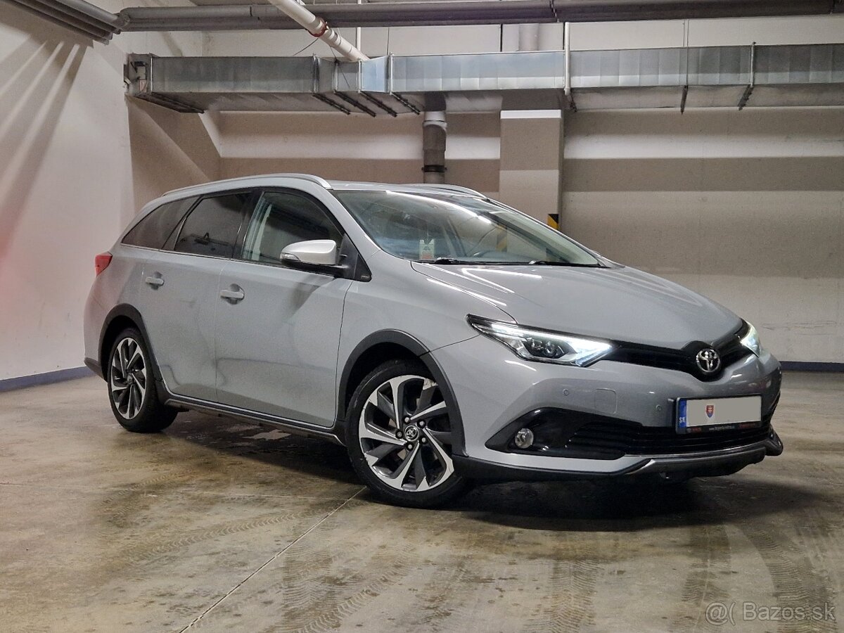 Toyota Auris Combi Freestyle Full LED (BiLED) 1.6 97kW benzí