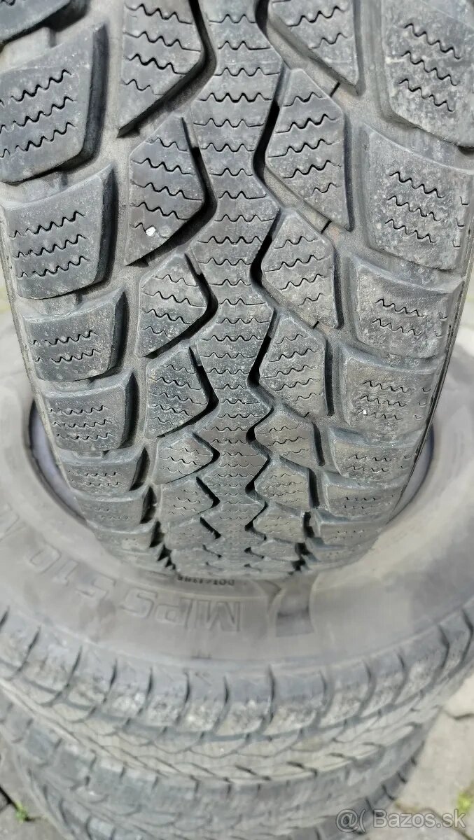 Predám 4 zimné pneumatiky 195/70 R15 C 102R Matador