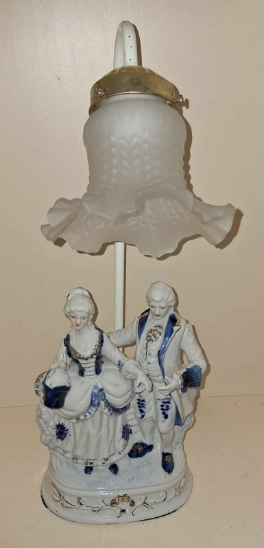 STARÁ PORCELÁNOVÁ LAMPA