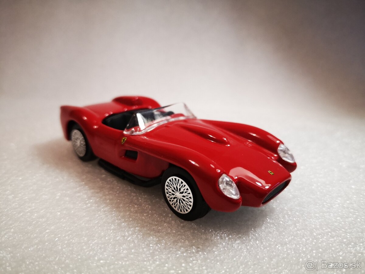 Predám kovový  model auta Ferrari 250 Testarossa,  1:43