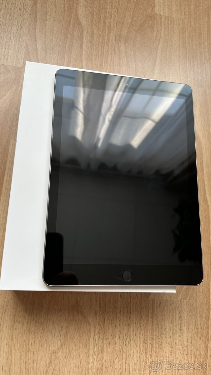 Apple iPad 9.7" 6th Gen. (2018) 128GB WiFi  + Cellular